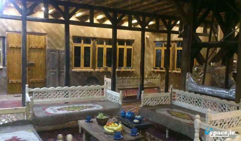 تخت های سنتی اقامتگاه بوم گردی  سون الموت - قزوین - روستای زرآباد